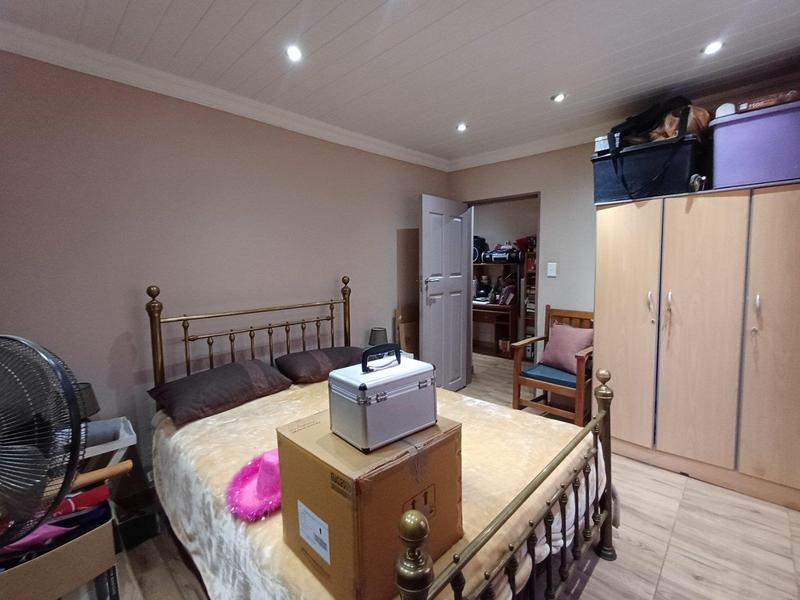 5 Bedroom Property for Sale in Claremont Western Cape